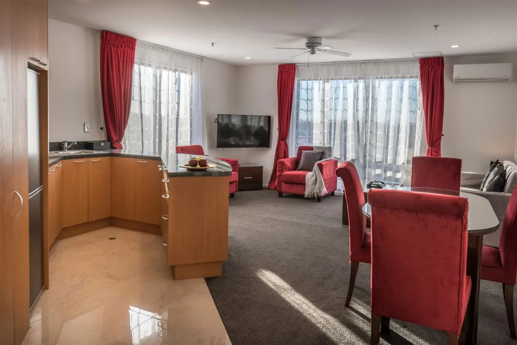 Fino Hotel & Suites