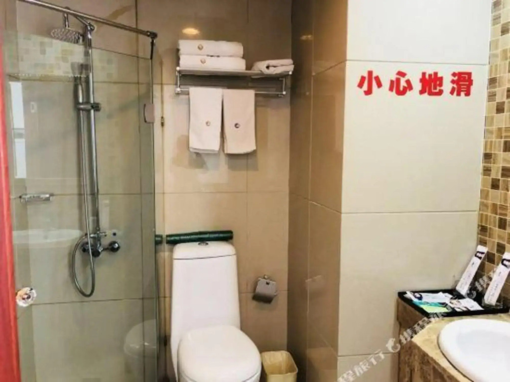 Deqing Shuiyue Qinghua Hotel (Branch 4)