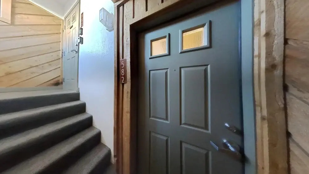 Two Bedroom Units at 1849 Condos with 3 Hot Tubs & Slopeside