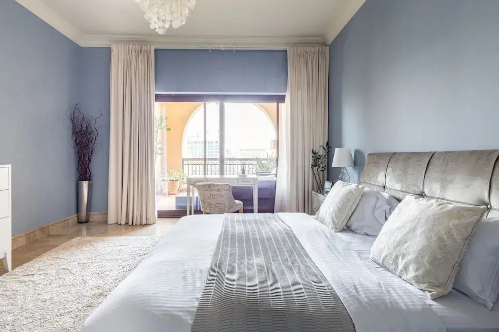 Deluxe 1BR in Fairmont South W/ Huge Balcony & Beach Club Membership!