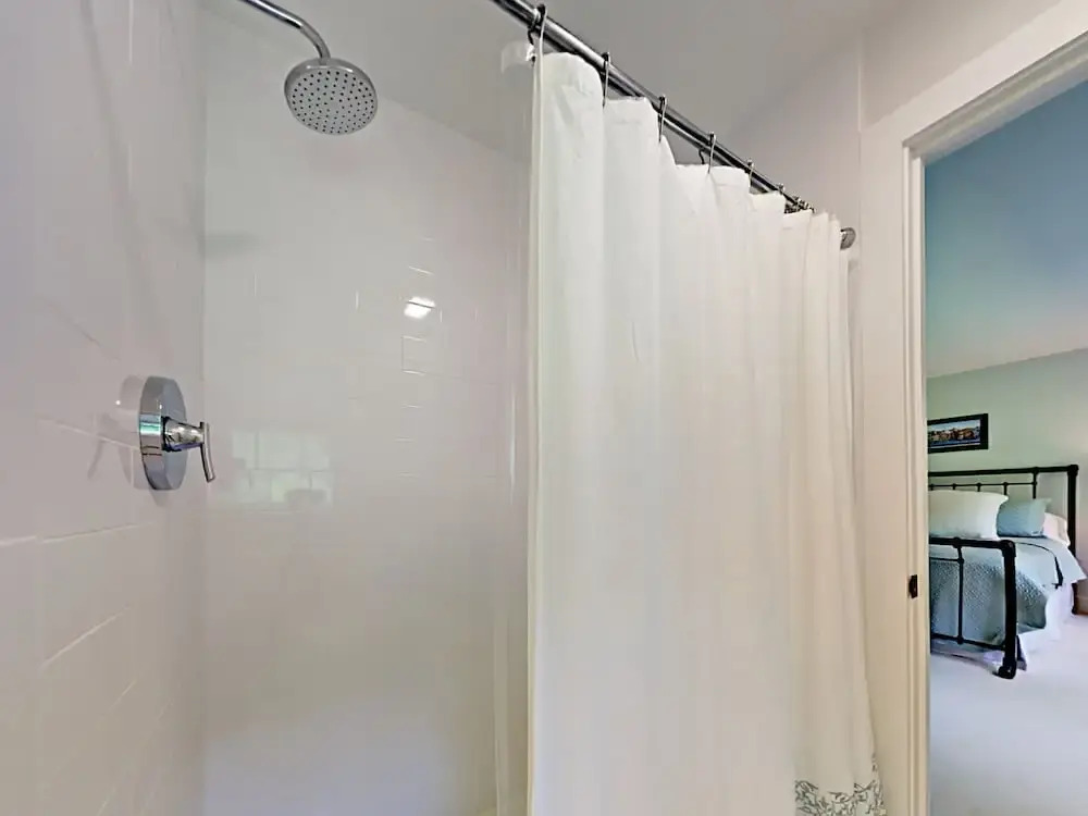 2 Woodlawn Ave House 3 Bedrooms 2 Bathrooms Home