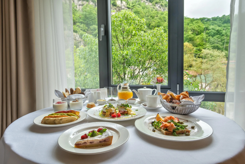 Отель Crowne Plaza Borjomi by IHG