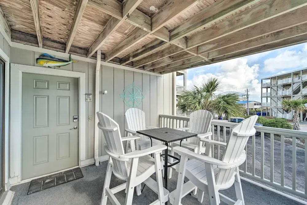 Bright Carolina Beach Condo - Walk to Shore!
