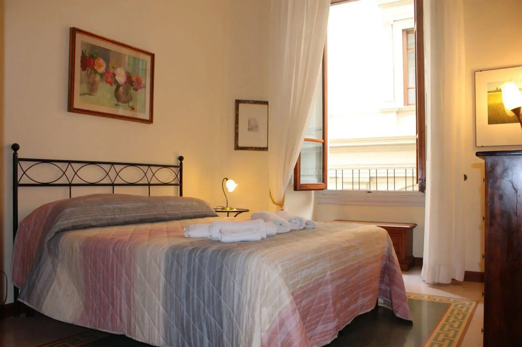 THREE APARTMENTS Via Roma