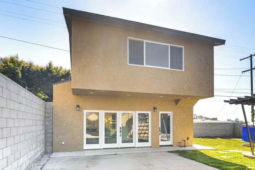 4 Mi to Sofi Stadium: Pet-friendly LA Area Home