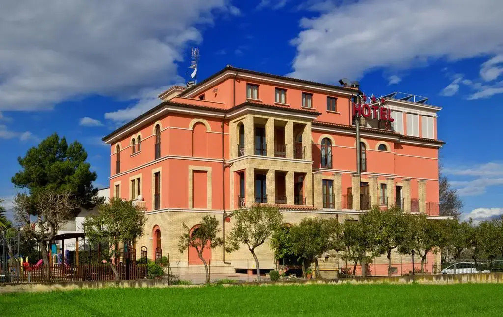 Hotel Ristorante Casa Rossa