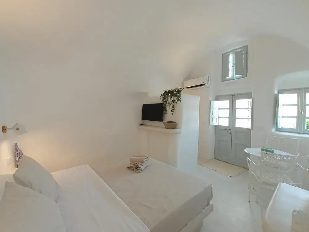 Sisyphus House in Santorini