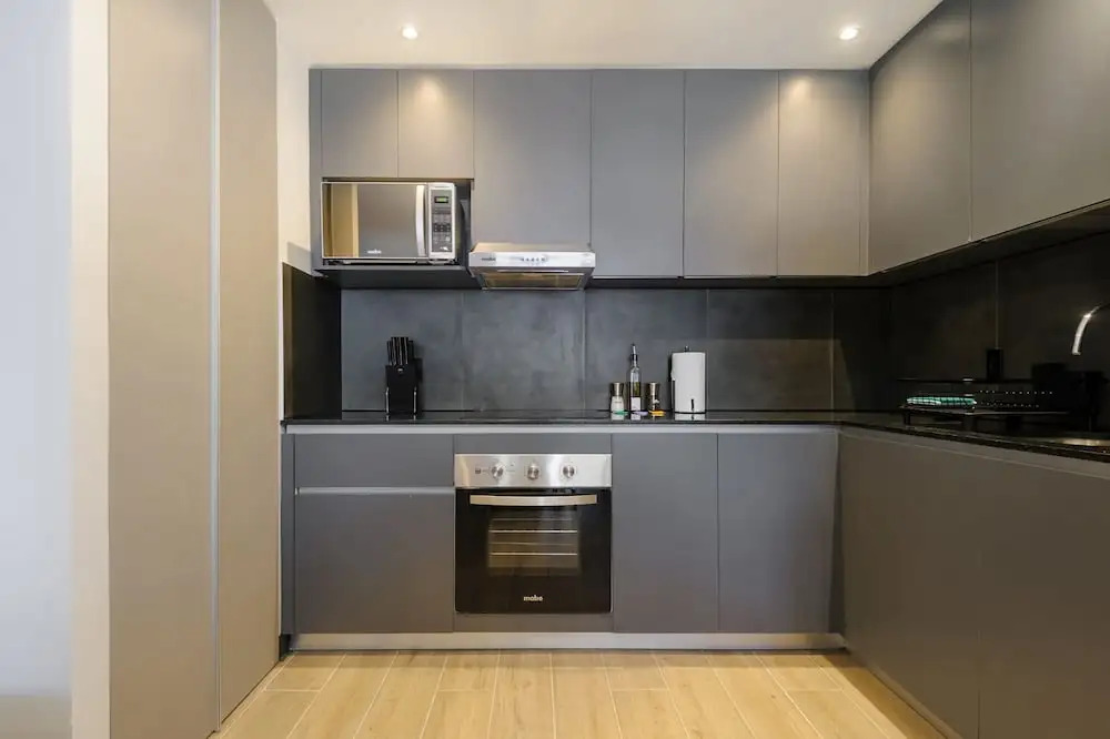 w Deluxe 3BR w Balcony in Interlomas