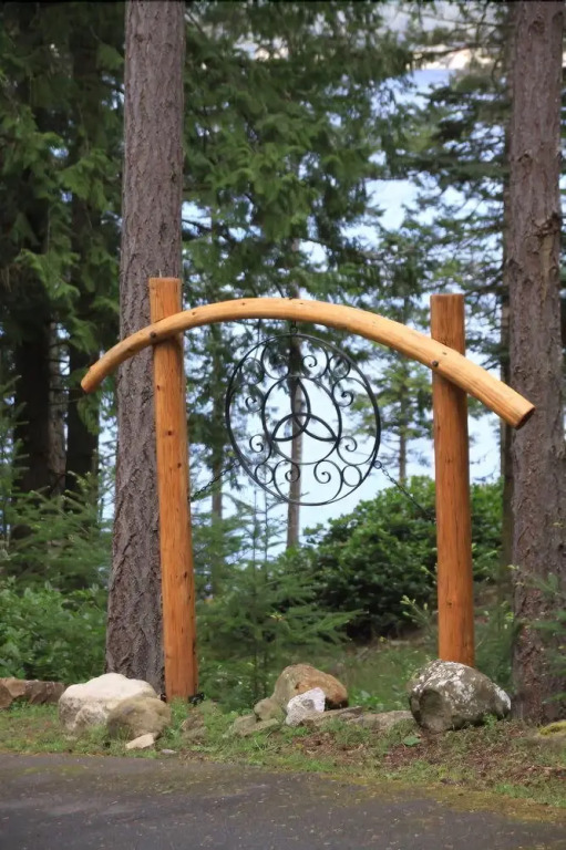 Salmonberry Inn