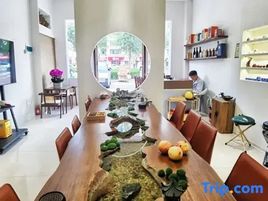 Haoran Roam| Lakeside Retreat · Leisure Luxe Holiday Inn