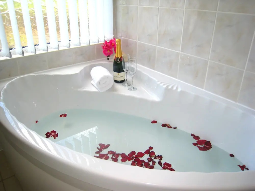 Arden Hill Farm House - Sleeps up to 16 - Snooker Table - HOT TUB