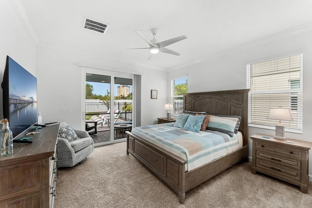 435 Strand Dr