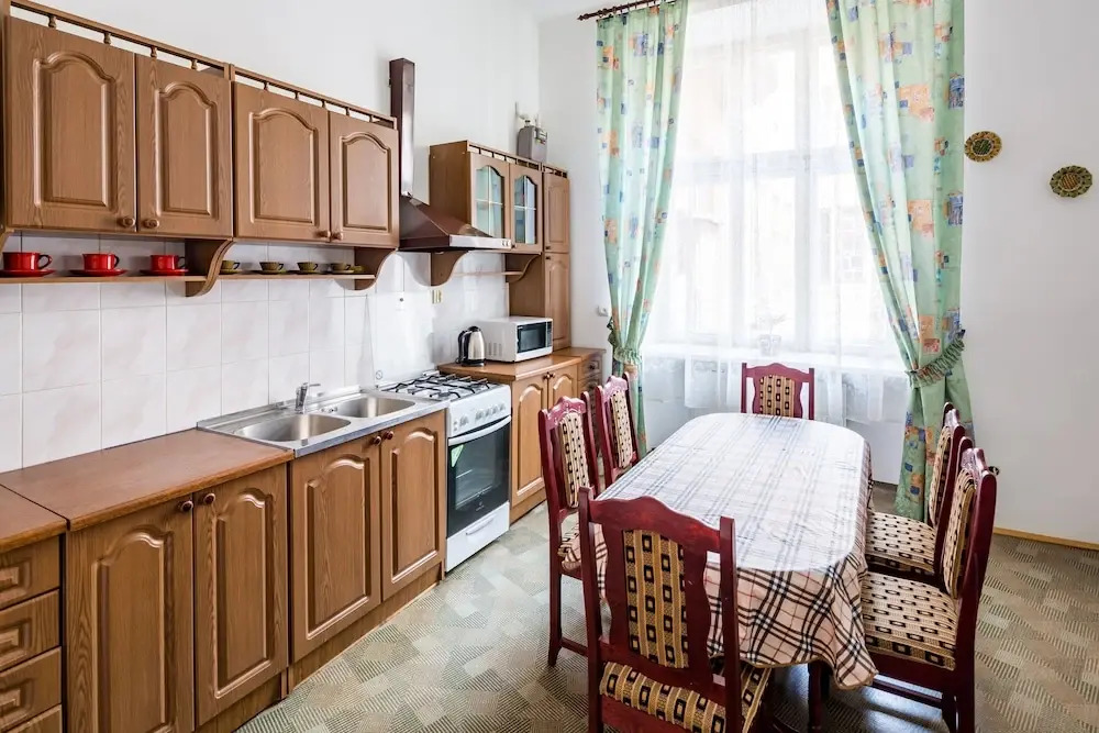 Three rooms on Hnatyuka 3