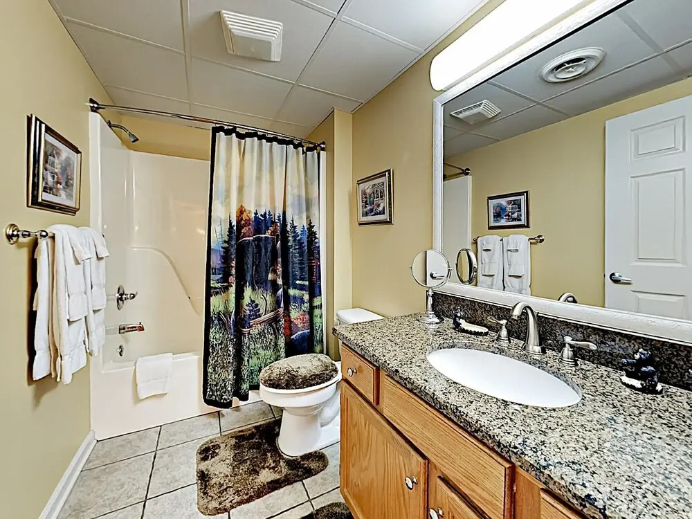 New Listing! Updated W/ Pools & Hot Tub 2 Bedroom Condo