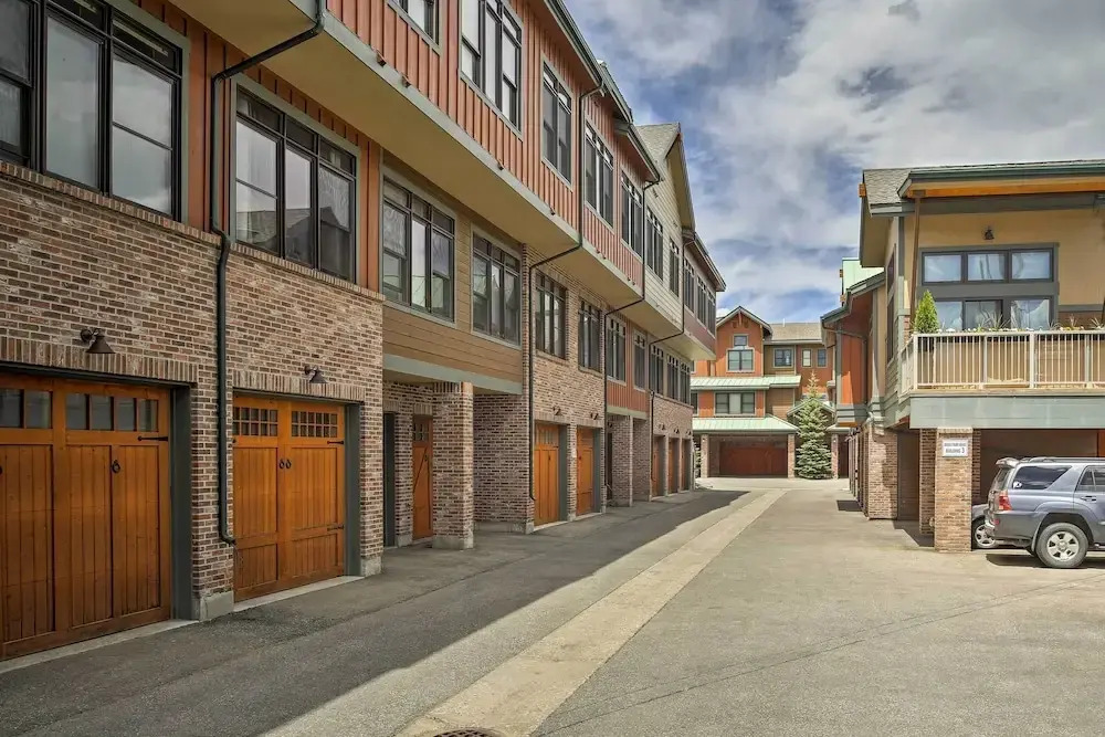 Elegant Frisco Condo w/ Private Hot Tub & Views!