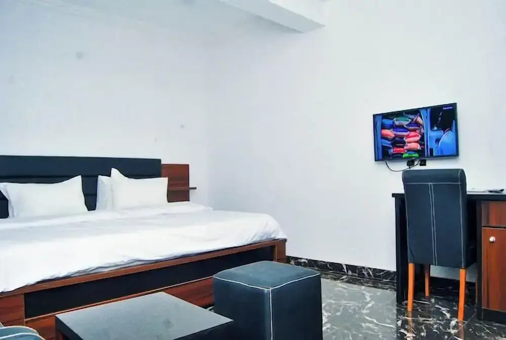 Alice Suites