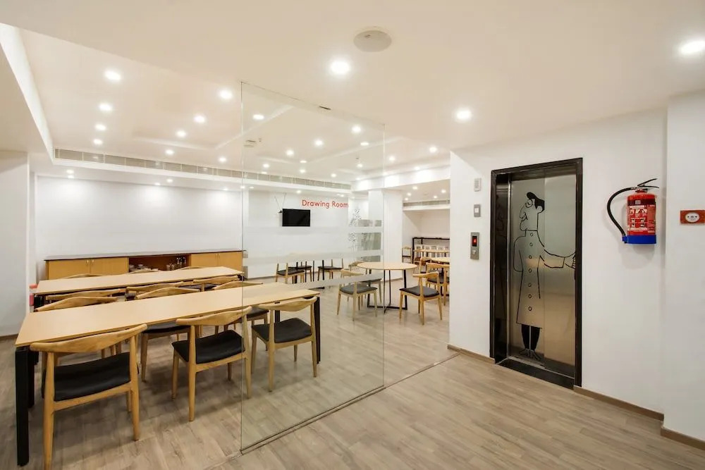 OYO Townhouse 228 Hotel Alana