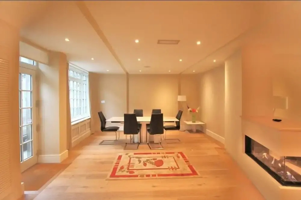 Pierce Brosnan Suite by 5STARSTAY