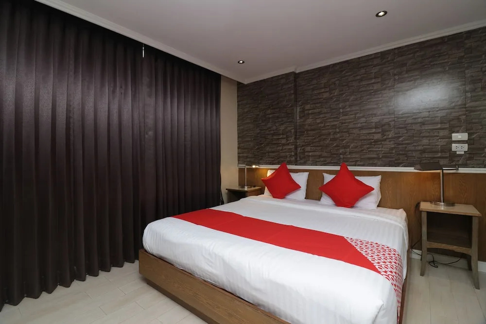 OYO 114 BB Boutique Ekamai Hotel