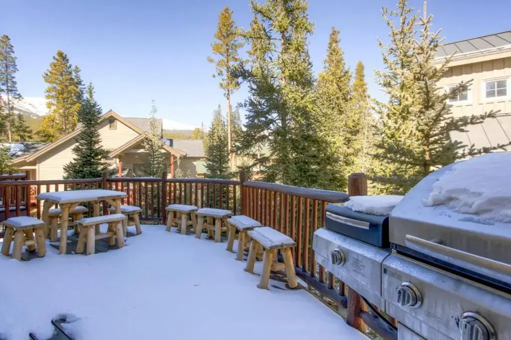 White Wolf Mountain Air Townhome: Elegant Retreat