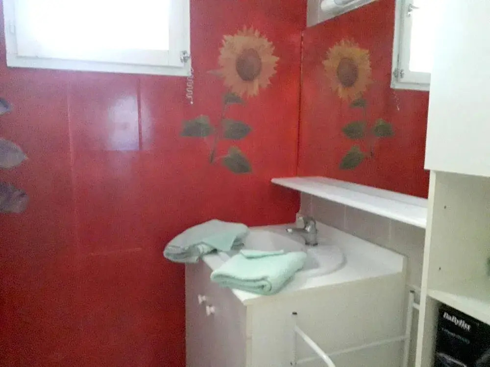 Apartment With one Bedroom in Le Luc, With Shared Pool, Enclosed Garden and Wifi