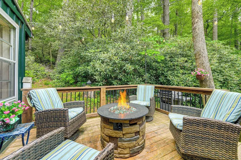 Highlands Vacation Rental - Walk to Main St