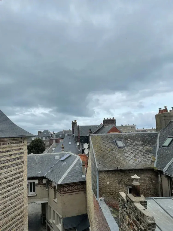 LA TOUR AUX CRABES près de la plage