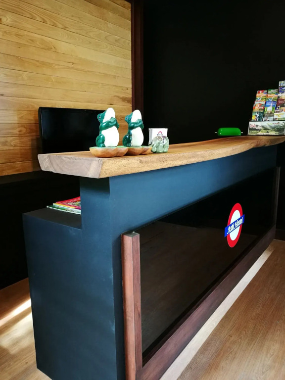 Ashi Poshtel