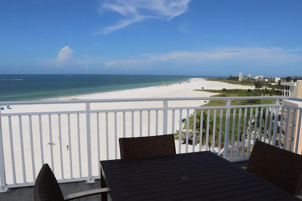Jamaica Royale - 801 - 2 Br Condo