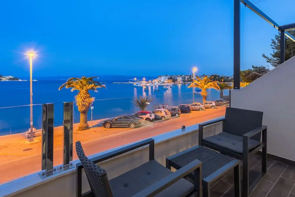 Sea View Luxury Rooms Seven of Nine