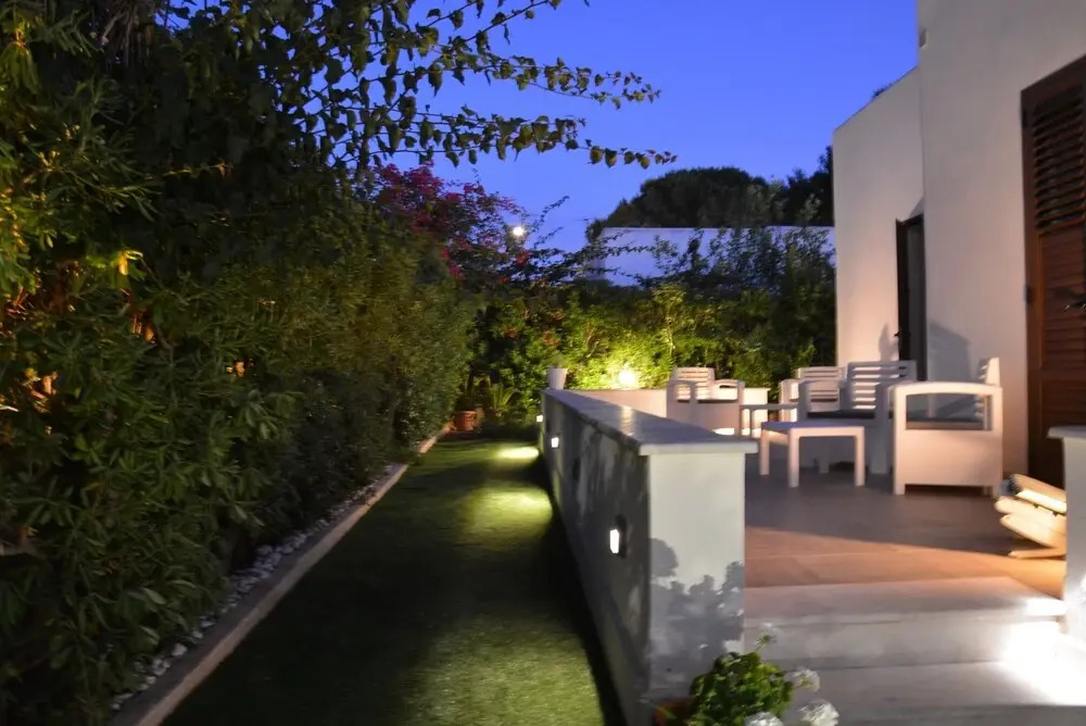 Villa Almyra - 4 Double Bedrooms with Exclusive Garden & Parking Steps from the Beach