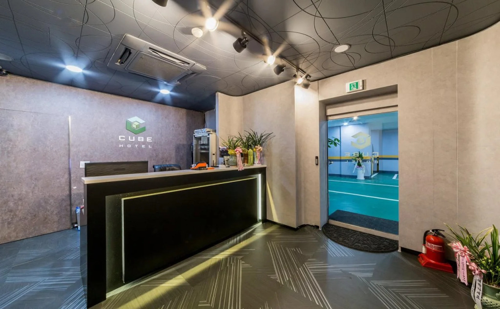 Cube Hotel