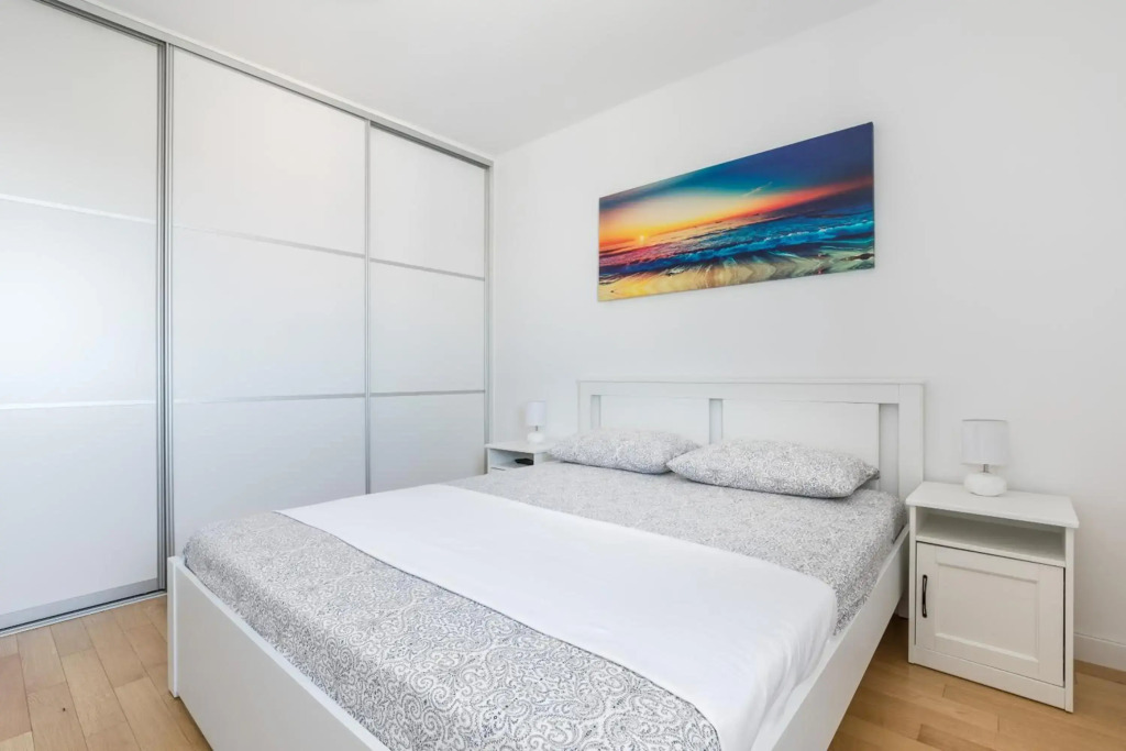 Apartment Diva, a nice condo with free parking