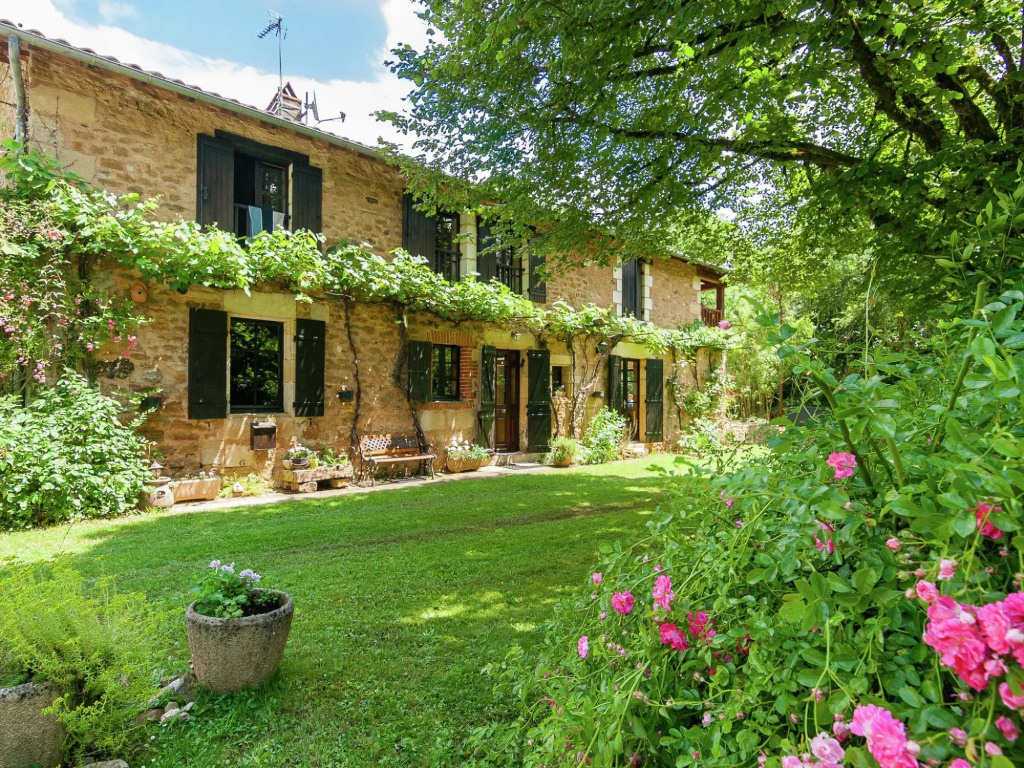 Large farmhouse with private garden