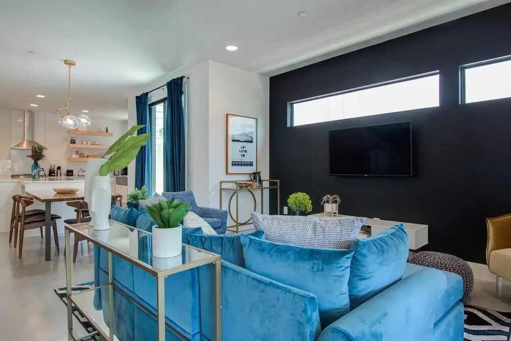 Divine 3br/2.5ba Downtown/east-side Home by Domio