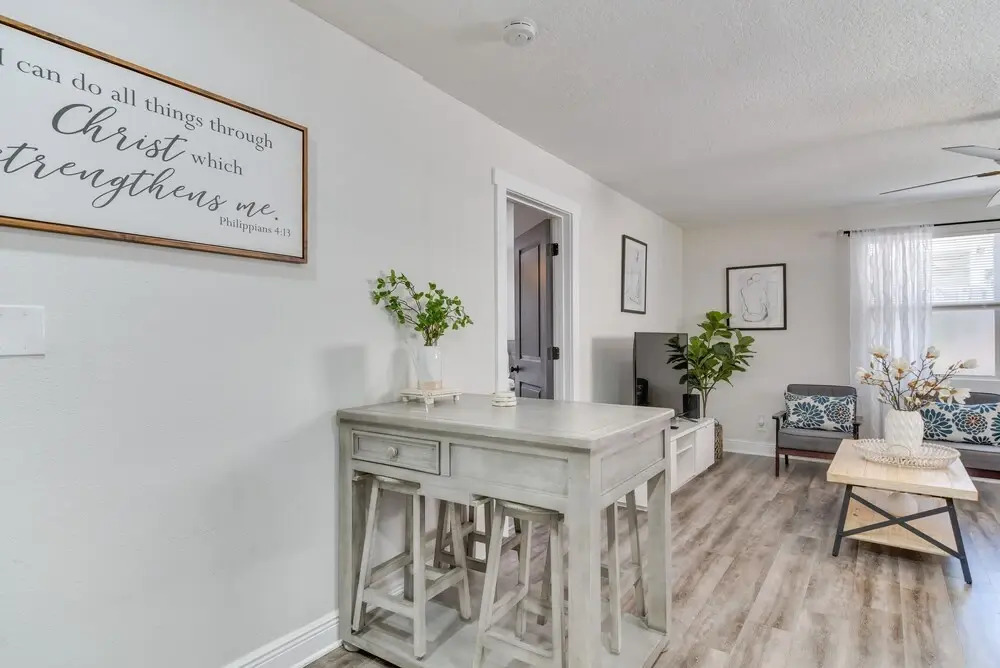 Tampa Apartment w/ Shared Backyard & Fire Pit!