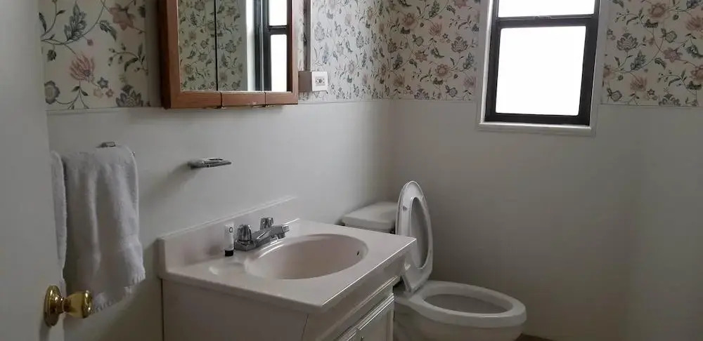 Home Style Apartments - 1 & 3 BR Suites with Full Kitchen