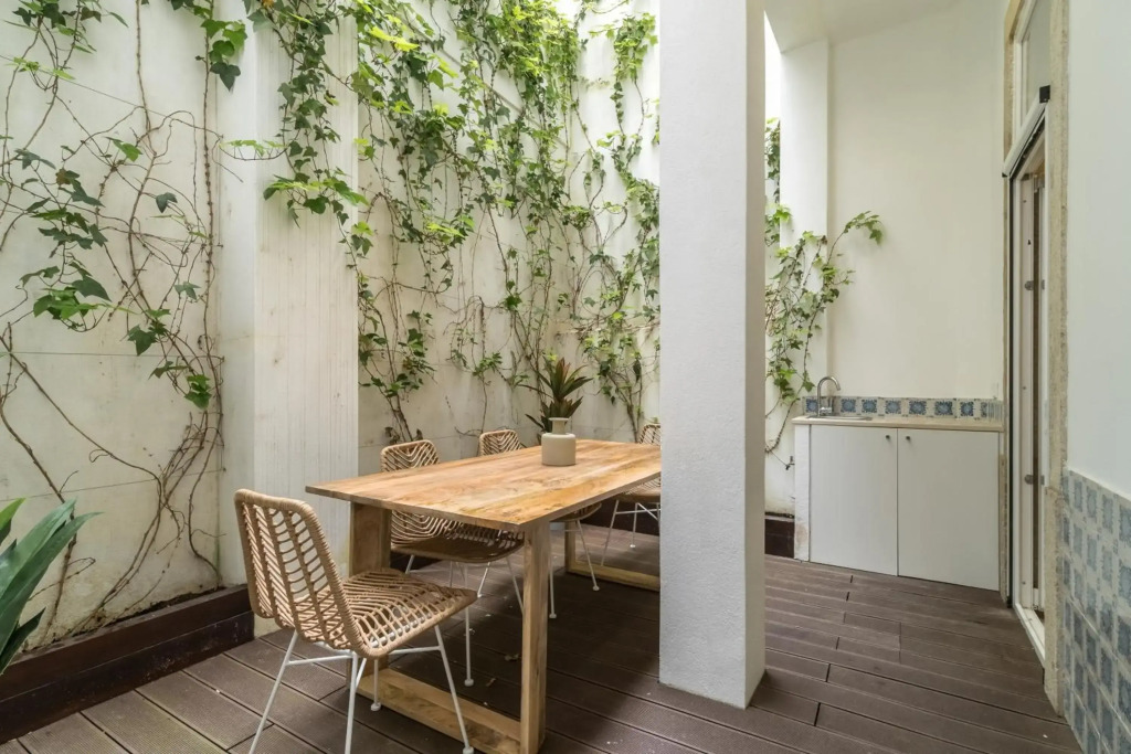 Casa Boma Lisboa - Design Apartment with Private Vegetal Terrace - Lapa VII