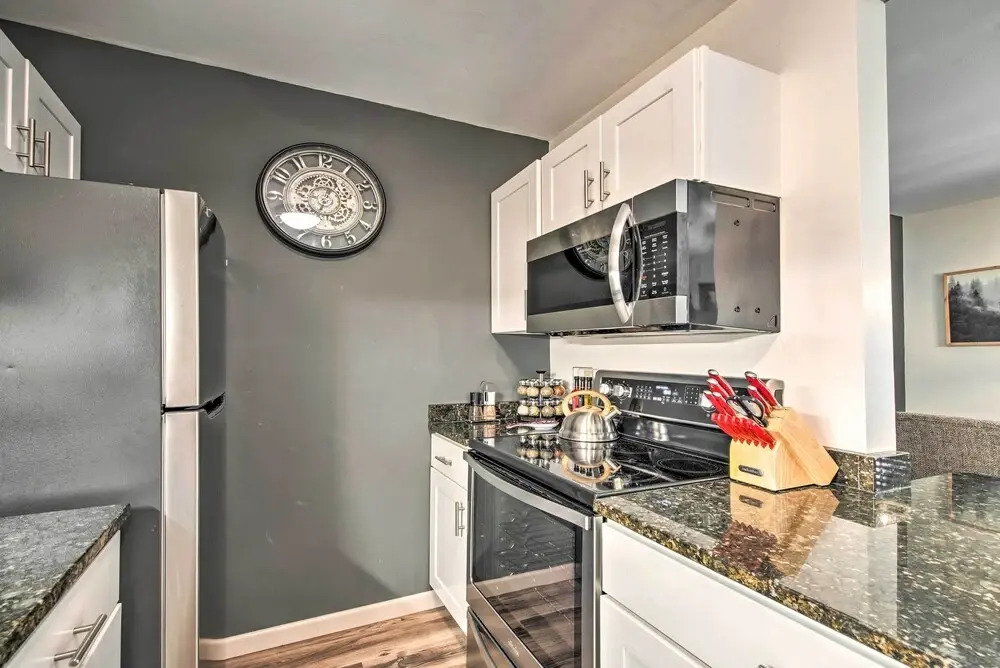 Cortland Abode: 1 Mi to Greek Peak Mountain Resort