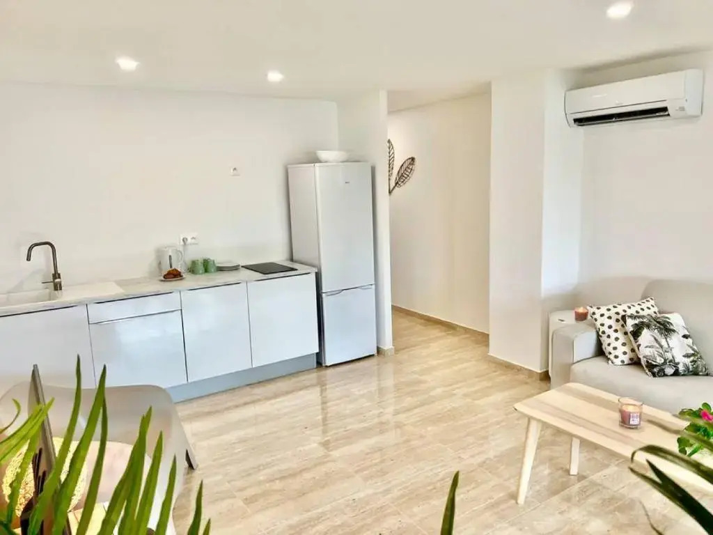 Maracuja 8, Orient Bay village, walkable beach at 100m