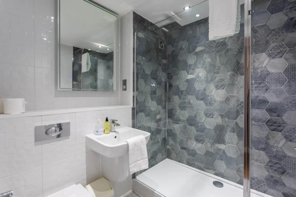 Stunning 1 Bed Merchant City Apartment with Parking