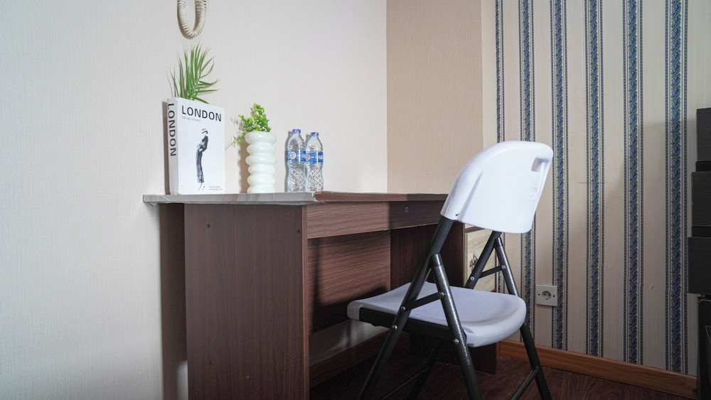 Studio Near Baywalk Mall At Apartment Green Bay Pluit