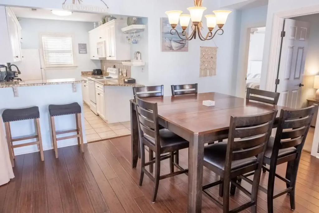 Shore Club Cottage 9684