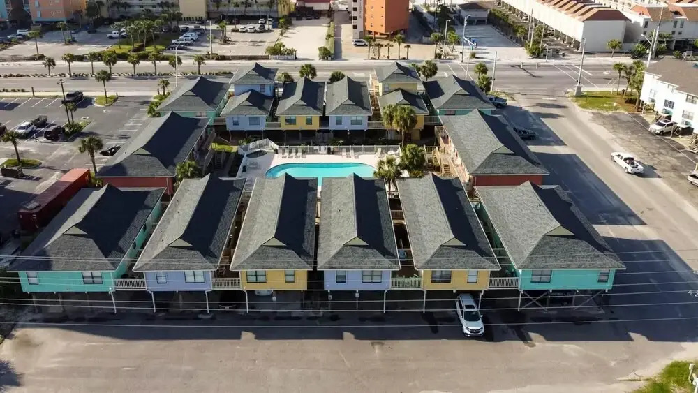 Adorable Condo Directly Across the Street From Beach With Pool and hot tub