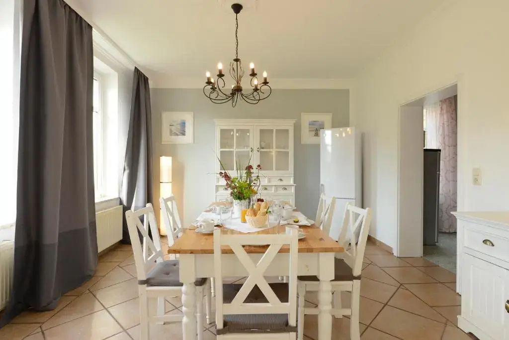 Ferienhaus für 8 Personen mit Kamin & Terrasse