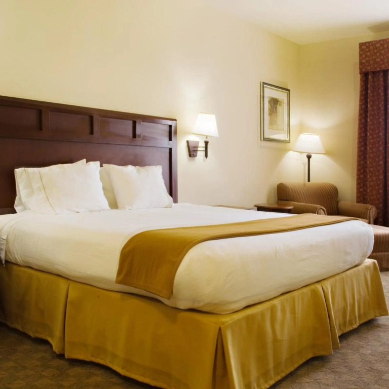 Holiday Inn Express & Suites Levelland by IHG