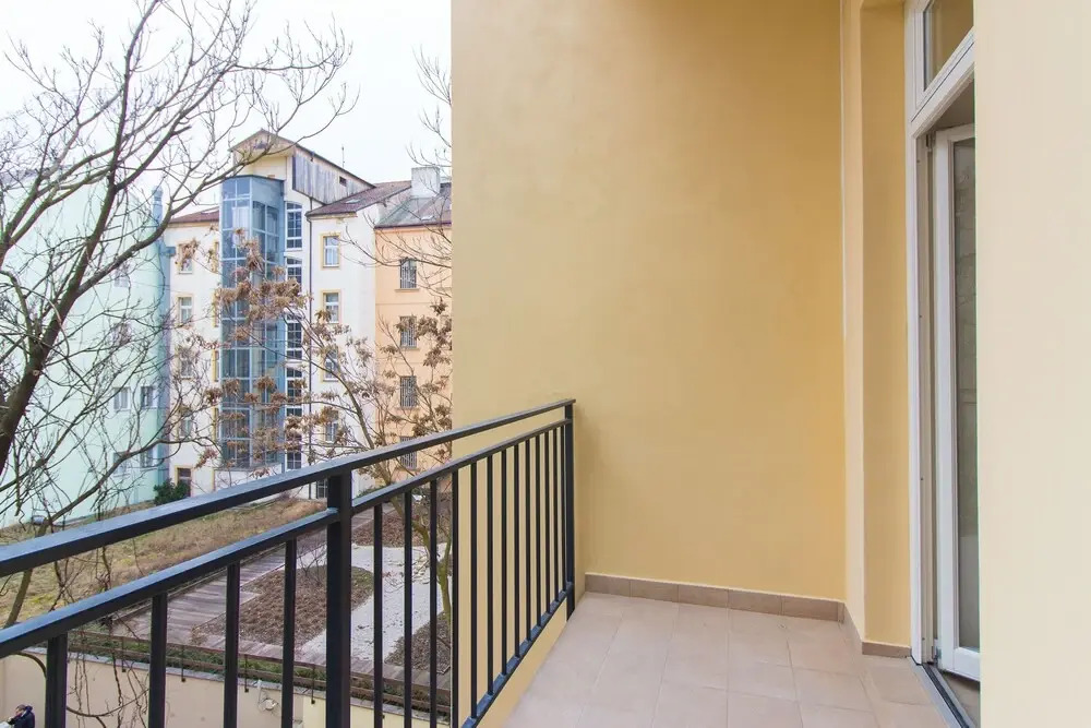 Balcony Apt 10min From Historic Center