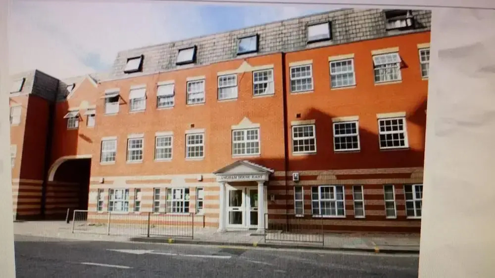 1 Bed Flat - Sleeps 4 - Parking - Wifi