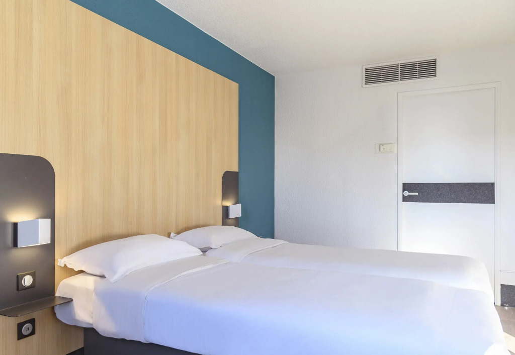 Отель B&B Nimes Centre Arène