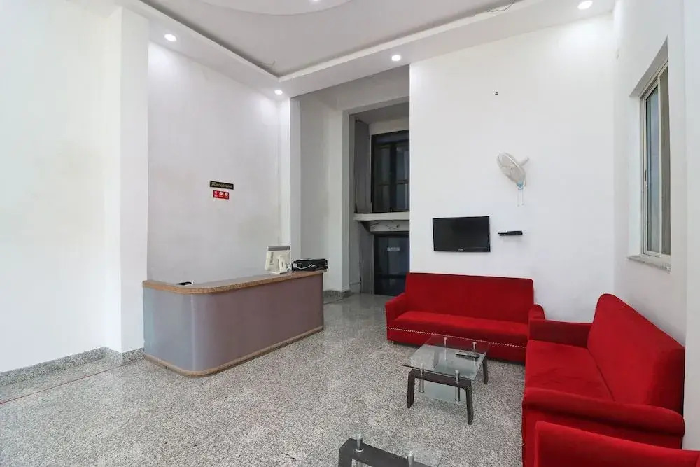 OYO 18587 Alok House